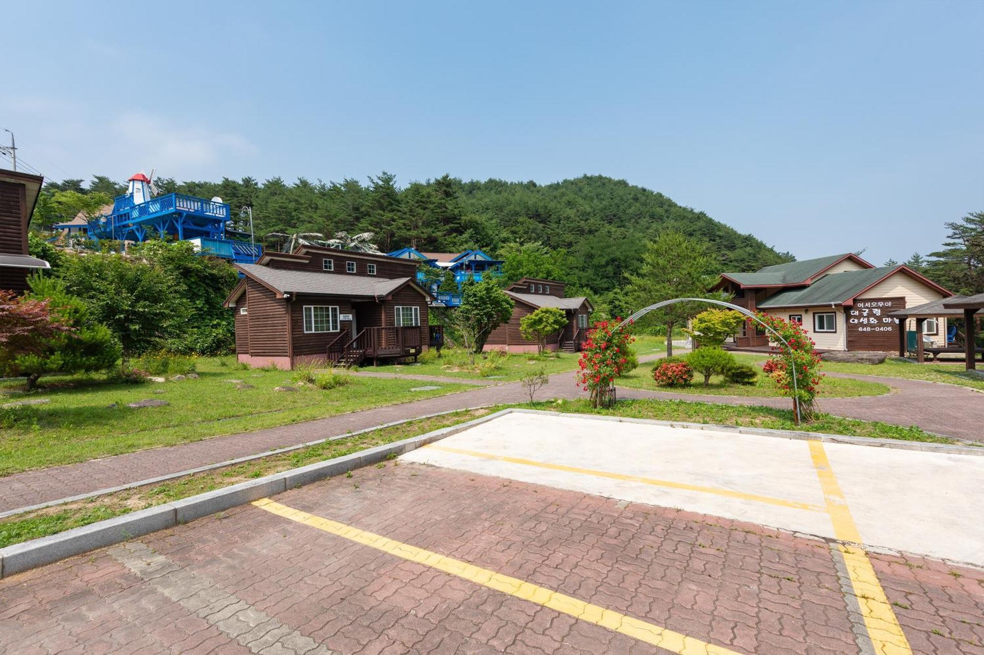 Gangneung Yasaenghwa Maeul Hotel Bagian luar foto